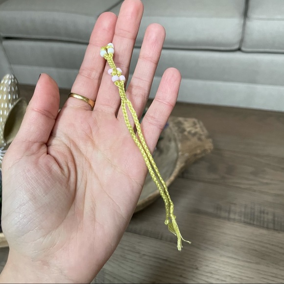 Beaded Flower Friendship Bracelet - Picture 4 of 6